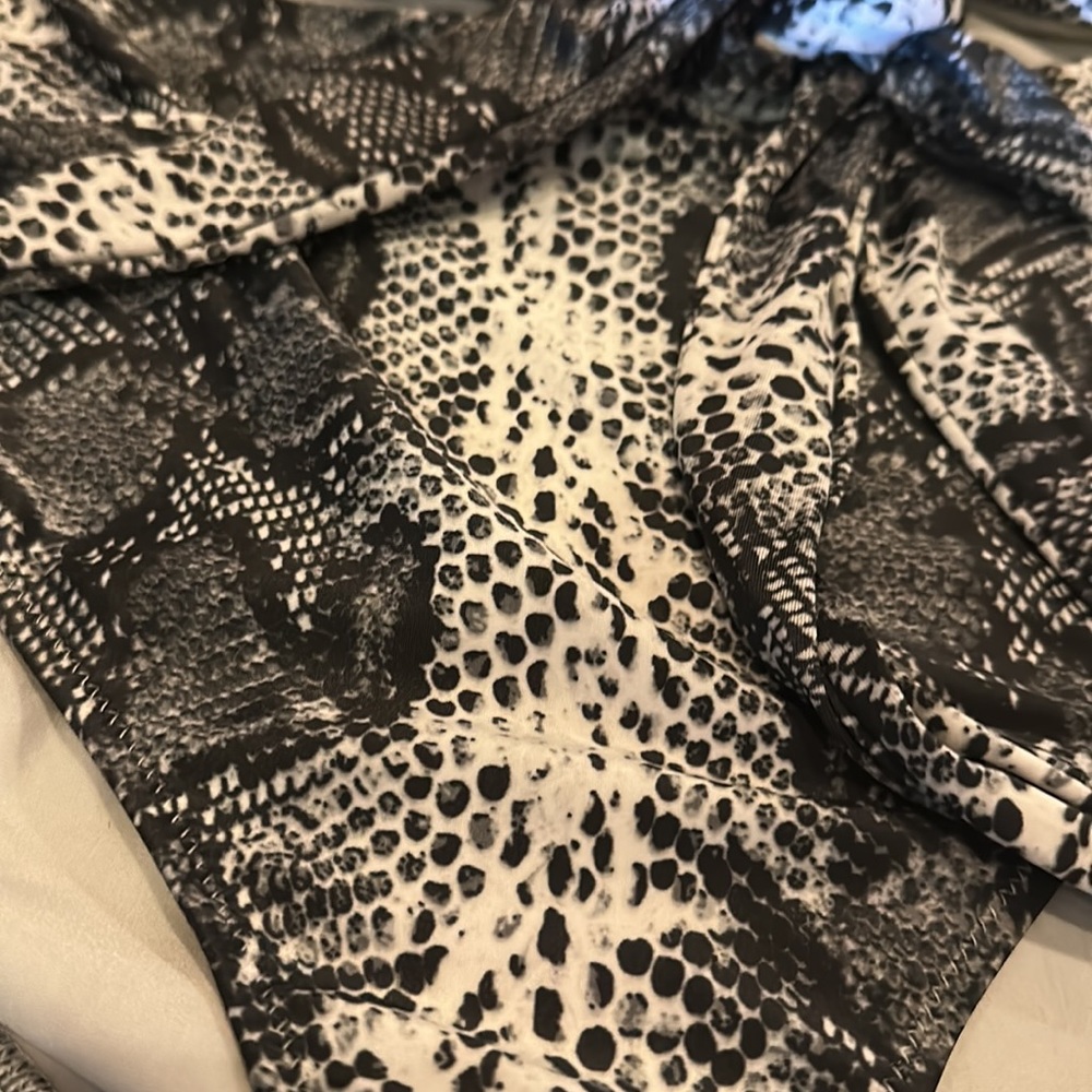 Aerie Snakeskin One Piece Swimsuit sz M - Picture 4 of 7